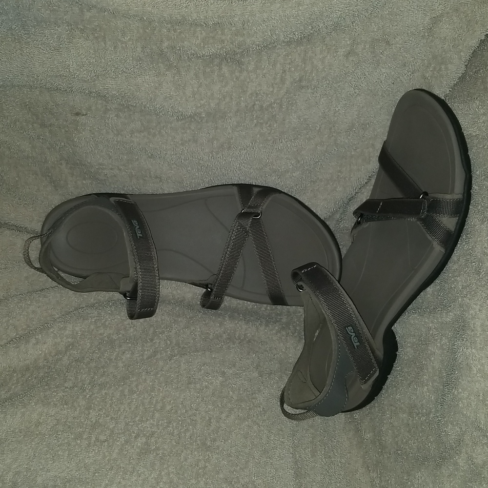 Teva Womens Verra sandals size 11